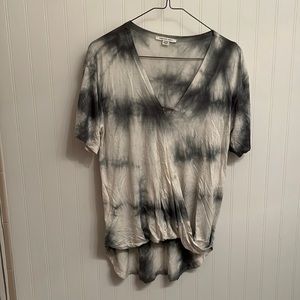 American eagle gray black and white blouse